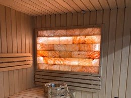sauna BOX — ściana z soli himalajskiej w saunie